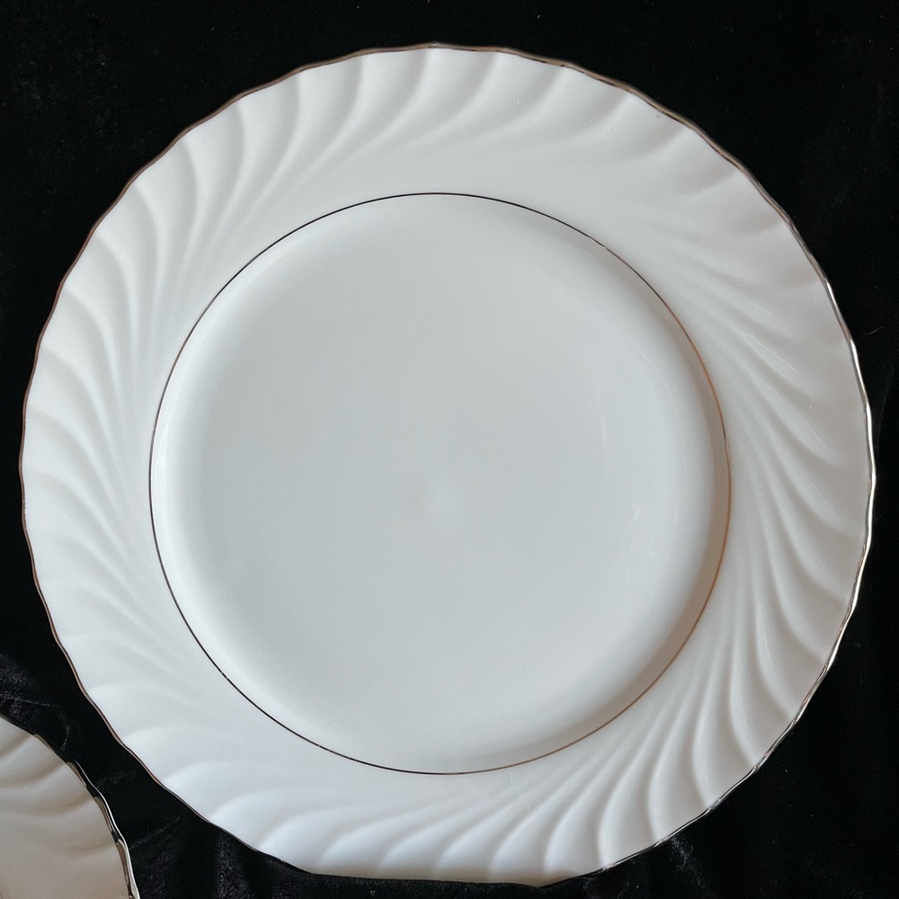 One Sone China dinner plate made in Japan pattern is Grace fine China platinum